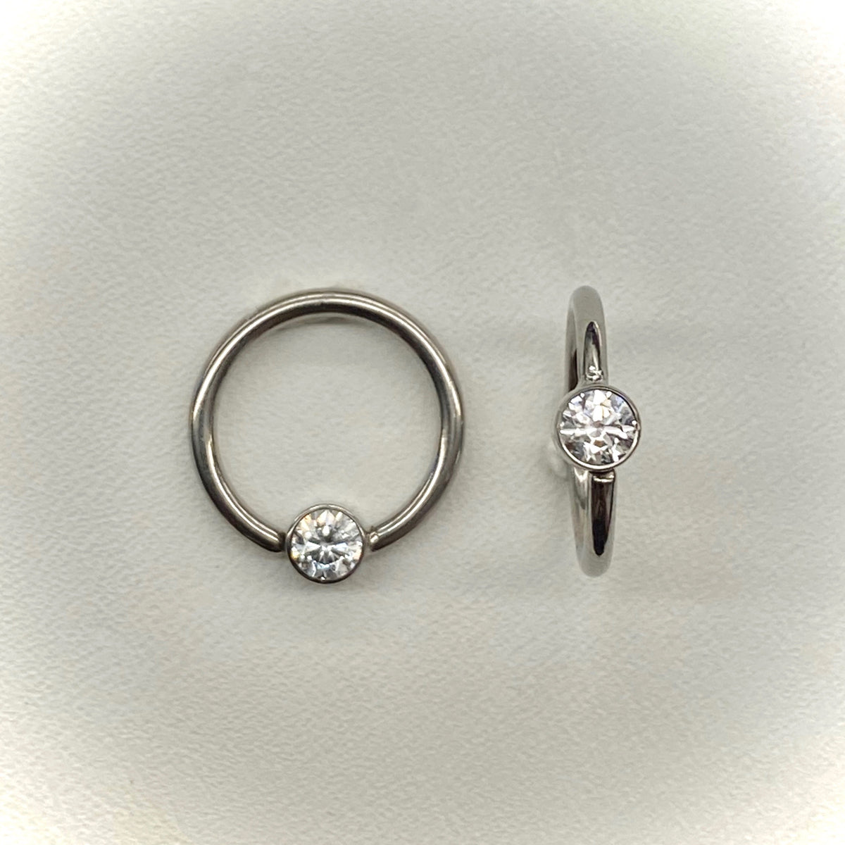 Fixed captive outlet bead ring